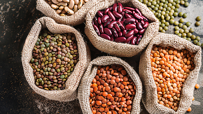 JPG 편집이미지 식재료 건강 사람없음 식사 디지털합성 유기농 담기 자루 이유식 강낭콩 렌즈콩 편집실사 AI포토 AI콘텐츠 웰빙 음식 모션 콩 CG 파일형식