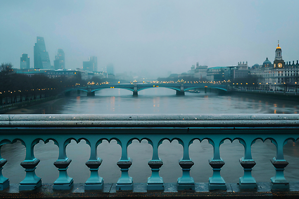 JPG 편집이미지 유럽 여행 난간 휴가 휴식 풍경 사람없음 강 디지털합성 유럽여행 흐림 가교 편집실사 AI포토 AI콘텐츠 건축물 나라 해외여행 컨셉 날씨 CG 파일형식