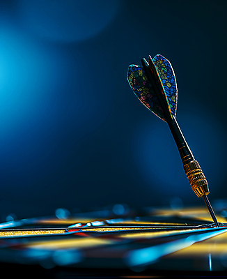 JPG 편집이미지 사람없음 목표 남색 명중 다트판 다트 다트핀 편집실사 AI포토 AI콘텐츠 컬러 컨셉 게임 CG 파일형식