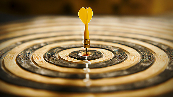 JPG 편집이미지 사람없음 목표 명중 다트판 다트 다트핀 베이지색 편집실사 AI포토 AI콘텐츠 컬러 컨셉 게임 CG 파일형식