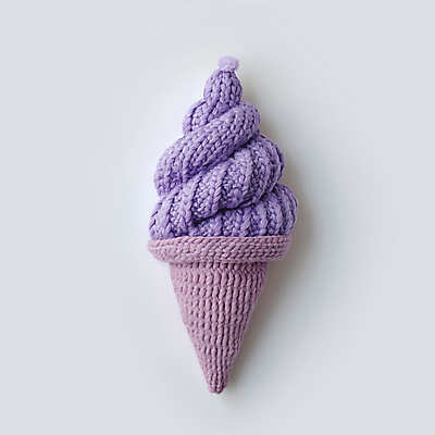 JPG 편집이미지 아이스크림 사람없음 장식 장난감 보라색 뜨개질 디지털합성 니트 수공예 소프트아이스크림 핸드메이드 편집소스 편집실사 AI포토 AI콘텐츠 컬러 상의 디저트 취미 공예 CG 파일형식