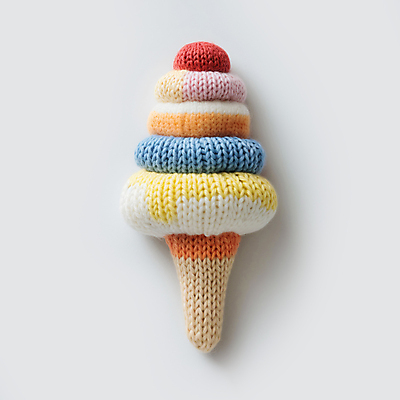 JPG 편집이미지 아이스크림 사람없음 장식 컬러풀 장난감 뜨개질 디지털합성 니트 수공예 소프트아이스크림 핸드메이드 편집소스 편집실사 AI포토 AI콘텐츠 컬러 상의 디저트 취미 공예 CG 파일형식