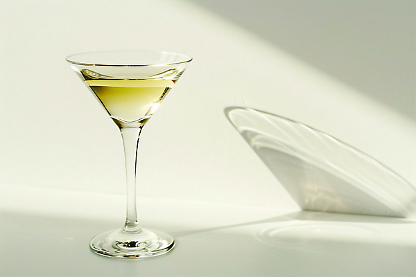 JPG 편집이미지 음료 주류 그림자 사람없음 알코올 칵테일 칵테일잔 편집실사 AI포토 AI콘텐츠 술잔 CG 파일형식