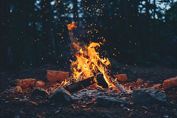 JPG 편집이미지 여행 자연 휴식 사람없음 캠핑 모닥불 캠핑장 디지털합성 편집실사 AI포토 AI콘텐츠 컨셉 불 레저 CG 생태계 파일형식