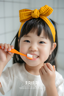 PSD 편집이미지 손 여자 어린이 한명 들기 소녀 양치 머리띠 세수 칫솔 치아건강 의료성형뷰티 소녀한명만 이미지편집 편집실사 1 장신구 모션 건강 사람 신체부위 위생용품 청결 CG 여자한명만 소녀만 파일형식