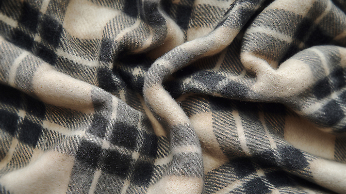 JPG 편집이미지 디자인 사람없음 포근함 담요 질감 체크무늬 구김 텍스타일 패브릭 편집소스 편집실사 AI포토 AI콘텐츠 무늬 모션 직물 감각 공예 CG 파일형식