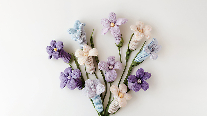 JPG 편집이미지 꽃다발 사람없음 장식 파란색 뜨개질 털실 디지털합성 아이리스 수공예 핸드메이드 편집소스 편집실사 AI포토 AI콘텐츠 꽃 컬러 취미 실 공예 CG 파일형식