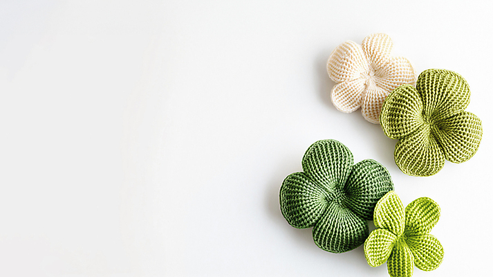 JPG 편집이미지 사람없음 장식 초록색 뜨개질 털실 디지털합성 수공예 제라늄 핸드메이드 카피스페이스 편집소스 편집실사 AI포토 AI콘텐츠 식물 컬러 취미 공백 실 공예 CG 파일형식