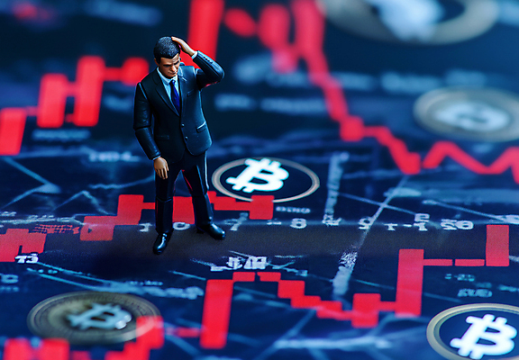 JPG 전신 편집이미지 남자 그래프 한명 성인 빨간색 경제 파란색 비즈니스맨 좌절 하락 사회이슈 디지털합성 인물미니어처 경제불황 하락세 힘듦 성인남자한명만 가상화폐 편집실사 AI포토 AI콘텐츠 1 감정 컬러 컨셉 돈 비즈니스 사람 미니어처 직장인 CG 불황 남자한명만 성인남자만 파일형식