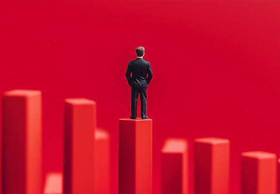 JPG 전신 편집이미지 응시 남자 비즈니스 그래프 한명 정장 성인 빨간색 경제 직장인 비즈니스맨 주식 사회이슈 막대그래프 분석 디지털합성 주머니손 상승 인물미니어처 주가 주가상승 주식시장 성인남자한명만 편집실사 AI포토 AI콘텐츠 직업 1 시선 옷 컬러 컨셉 모션 사람 금융 미니어처 CG 남자한명만 성인남자만 파일형식