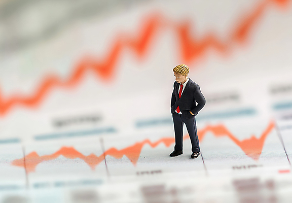 JPG 전신 편집이미지 남자 비즈니스 통계 그래프 한명 정장 성인 아웃포커스 경제 직장인 비즈니스맨 주식 사회이슈 분석 디지털합성 보고서 문서 투자 상승 인물미니어처 주가 주가상승 주식시장 성인남자한명만 편집실사 AI포토 AI콘텐츠 직업 1 옷 컨셉 촬영기법 사람 금융 미니어처 CG 남자한명만 성인남자만 파일형식