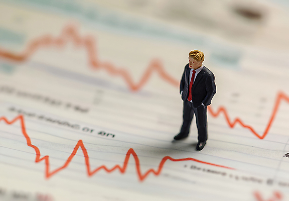 JPG 전신 편집이미지 남자 비즈니스 통계 성공 그래프 한명 정장 성인 아웃포커스 경제 직장인 비즈니스맨 주식 하락 사회이슈 분석 디지털합성 보고서 문서 투자 상승 인물미니어처 주가 주가상승 주식시장 성인남자한명만 편집실사 AI포토 AI콘텐츠 직업 1 옷 컨셉 촬영기법 사람 금융 미니어처 CG 남자한명만 성인남자만 파일형식