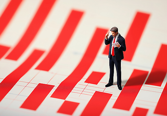 JPG 전신 편집이미지 남자 비즈니스 통계 성공 그래프 한명 들기 정장 성인 경제 직장인 비즈니스맨 주식 사회이슈 분석 디지털합성 보고서 문서 투자 상승 인물미니어처 주가 주가상승 주식시장 성인남자한명만 편집실사 AI포토 AI콘텐츠 직업 1 옷 컨셉 모션 사람 금융 미니어처 CG 남자한명만 성인남자만 파일형식