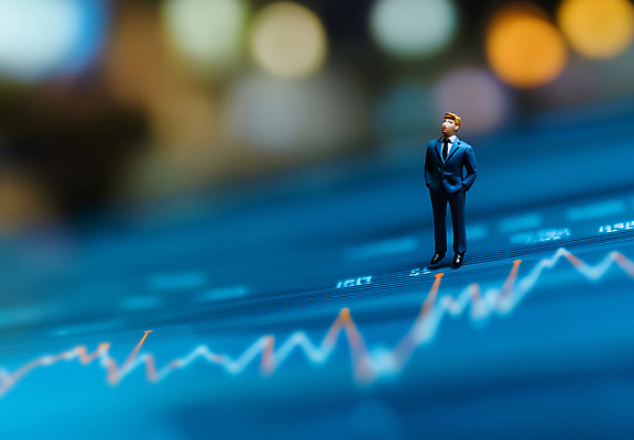 JPG 전신 편집이미지 남자 비즈니스 통계 그래프 관리 한명 성인 아웃포커스 금융 경제 파란색 비즈니스맨 주식 하락 사회이슈 분석 디지털합성 투자 인물미니어처 주가 주가하락 주식시장 지표 성인남자한명만 편집실사 AI포토 AI콘텐츠 1 컬러 컨셉 촬영기법 사람 미니어처 직장인 CG 남자한명만 성인남자만 파일형식