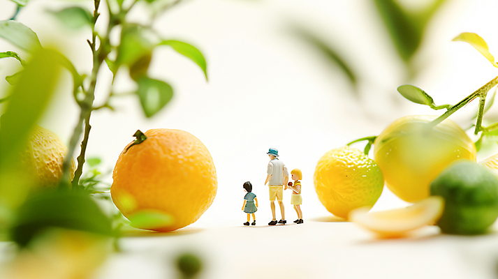 JPG 편집이미지 남자 어린이 인형 잎 오렌지 귤 소녀 성인 세명 노란색 미니어처 레몬 편집실사 AI포토 AI콘텐츠 식물 여자 컬러 과일 사람 모형 CG 파일형식