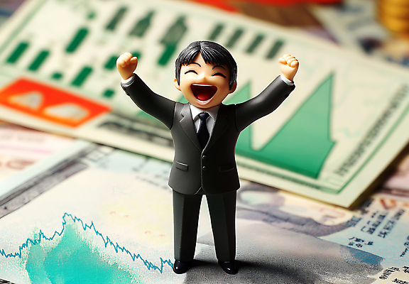 JPG 전신 편집이미지 남자 인형 비즈니스 그래프 한명 정장 손짓 성인 금융 경제 기쁨 만세 비즈니스맨 엔 주식 사회이슈 분석 디지털합성 문서 상승 인물미니어처 수익 가치상승 성인남자한명만 편집실사 AI포토 AI콘텐츠 1 옷 감정 컨셉 돈 모션 사람 미니어처 직장인 CG 남자한명만 성인남자만 파일형식