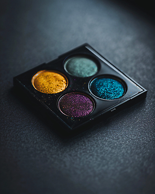 JPG 편집이미지 사람없음 반짝임 뷰티 화장용품 화려 아이섀도 편집실사 AI포토 AI콘텐츠 컨셉 모션 화장품 미용용품 CG 파일형식