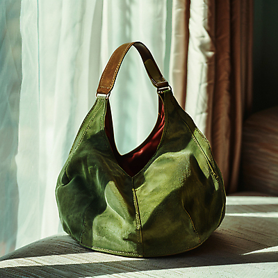 JPG 편집이미지 패션 가방 그림자 사람없음 초록색 가을 커튼 디지털합성 편집실사 AI포토 AI콘텐츠 잡화 계절 컬러 CG 파일형식