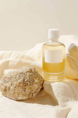 JPG 편집이미지 그림자 사람없음 햇빛 화장 뷰티 화장품 돌_바위 천 스킨 스킨케어 공병 베이지색 목업 편집실사 AI포토 AI콘텐츠 컬러 태양 직물 CG 병_담는 파일형식