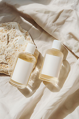 JPG 편집이미지 그림자 사람없음 햇빛 화장 뷰티 화장품 두개 돌_바위 천 스킨 스킨케어 공병 베이지색 목업 편집실사 AI포토 AI콘텐츠 컬러 2 태양 직물 CG 병_담는 파일형식