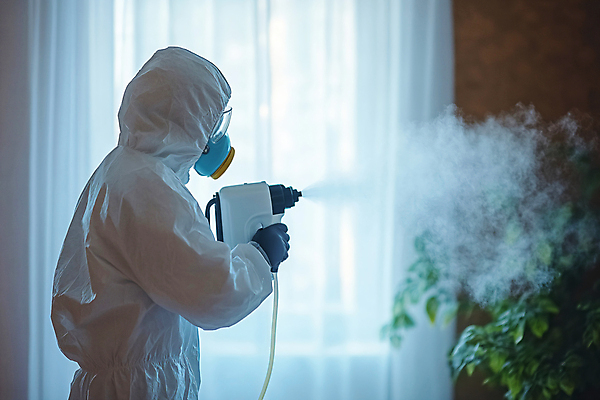 JPG 식물 편집이미지 남자 한명 상반신 성인 옆모습 여름 커튼 바이러스 연기 디지털합성 예방 방독면 방역 소독 소독약 의료성형뷰티 성인남자한명만 방역복 편집실사 AI인물포토 AI콘텐츠 1 옷 계절 뷰포인트 마스크 사람 CG 남자한명만 성인남자만 파일형식 AI포토