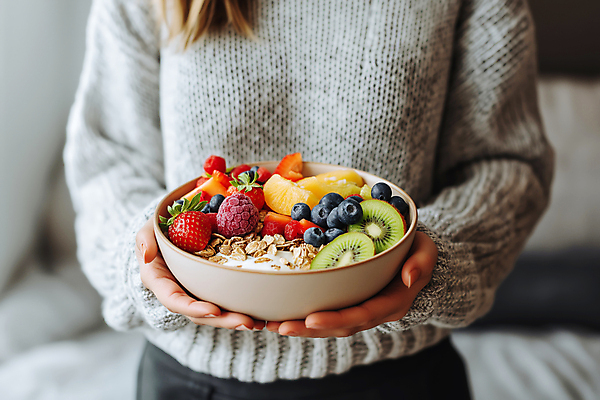 JPG 편집이미지 그릇 여자 딸기 건강 키위 한명 들기 상반신 성인 신선 아침식사 블루베리 식단 요거트 건강식 의료성형뷰티 성인여자한명만 그래놀라 편집실사 AI인물포토 AI콘텐츠 1 식기 음식 과일 모션 유제품 사람 식사 CG 여자한명만 성인여자만 파일형식 AI포토