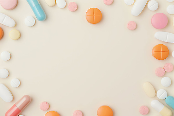 JPG 편집이미지 의학 사람없음 알약 테두리 비타민 베이지색 영양제 치료제 카피스페이스 편집실사 AI포토 AI콘텐츠 컬러 약 공백 CG 영양소 파일형식