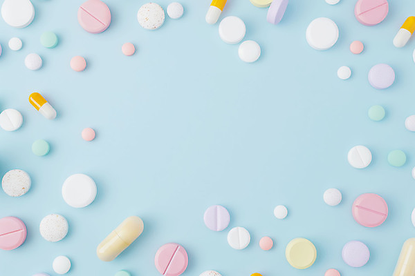 JPG 편집이미지 하늘색 의학 사람없음 알약 테두리 비타민 영양제 치료제 카피스페이스 편집실사 AI포토 AI콘텐츠 파란색 약 공백 CG 영양소 파일형식