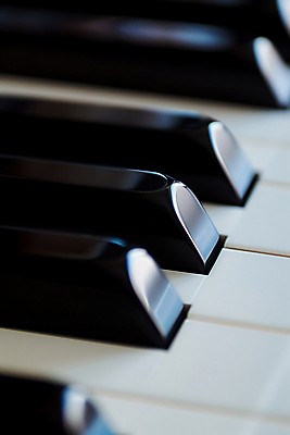 JPG 편집이미지 사람없음 빛 피아노건반 건반 피아노 편집실사 AI포토 AI콘텐츠 건반악기 CG 파일형식