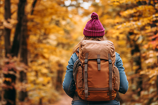JPG 편집이미지 여자 여유 여행 단풍 가방 단풍나무 휴식 한명 상반신 성인 야외 뒷모습 가을 디지털합성 가을여행 성인여자한명만 편집실사 AI인물포토 AI콘텐츠 나무 1 잡화 계절 감정 뷰포인트 컨셉 잎 사람 CG 여자한명만 성인여자만 파일형식 가을_계절 AI포토