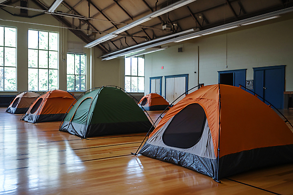 JPG 편집이미지 텐트 사람없음 구출 자연재해 도피 대피 지진 피신 구호활동 편집실사 AI포토 AI콘텐츠 캠핑도구 도움 탈출 CG 재해 파일형식