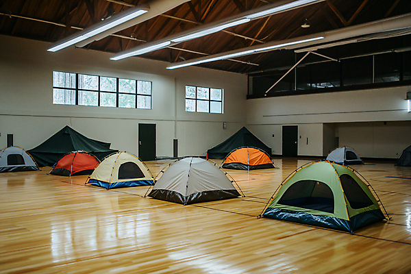 JPG 편집이미지 텐트 사람없음 구출 자연재해 도피 대피 지진 피신 구호활동 편집실사 AI포토 AI콘텐츠 캠핑도구 도움 탈출 CG 재해 파일형식