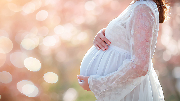 JPG 편집이미지 여자 엄마 한명 사람 성인 옆모습 임산부 임신 축하 보케 감싸기 의료성형뷰티 성인여자한명만 편집실사 AI인물포토 AI콘텐츠 1 뷰포인트 컨셉 가족 모션 CG 여자한명만 성인여자만 파일형식 AI포토