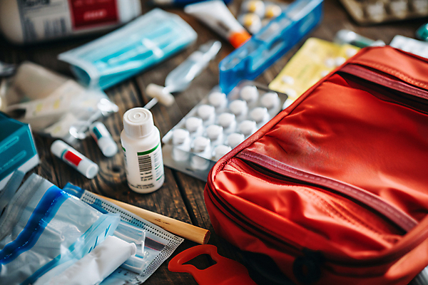 JPG 편집이미지 사람없음 치료 약 구급상자 위생 구급 응급치료 보건 편집실사 AI포토 AI콘텐츠 의학 의료용품 CG 파일형식