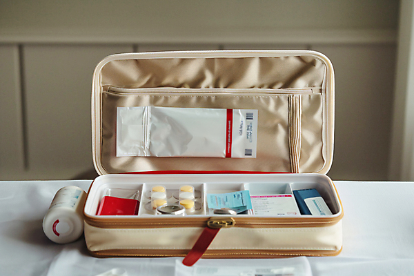 JPG 편집이미지 사람없음 치료 약 구급상자 위생 구급 응급치료 보건 편집실사 AI포토 AI콘텐츠 의학 의료용품 CG 파일형식