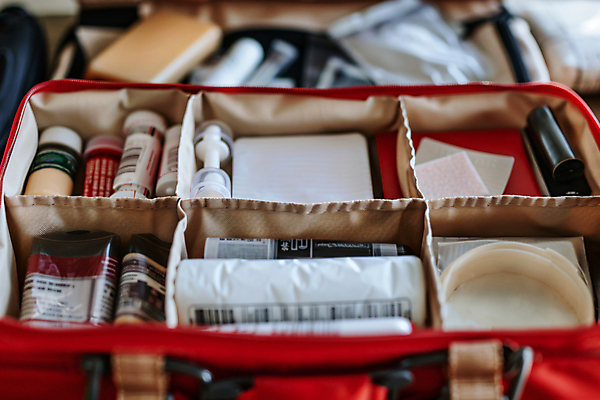 JPG 편집이미지 사람없음 치료 약 구급상자 위생 구급 응급치료 보건 편집실사 AI포토 AI콘텐츠 의학 의료용품 CG 파일형식