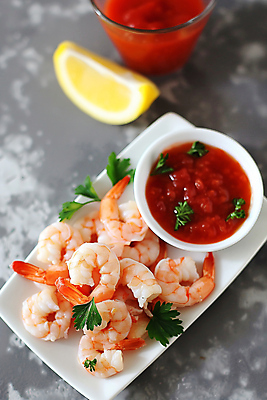 JPG 편집이미지 그릇 접시 음식 새우 요리 사람없음 주황색 샐러드 소스 레몬 허브 해산물 편집실사 AI포토 AI콘텐츠 식물 식기 컬러 과일 갑각류 양념 CG 파일형식