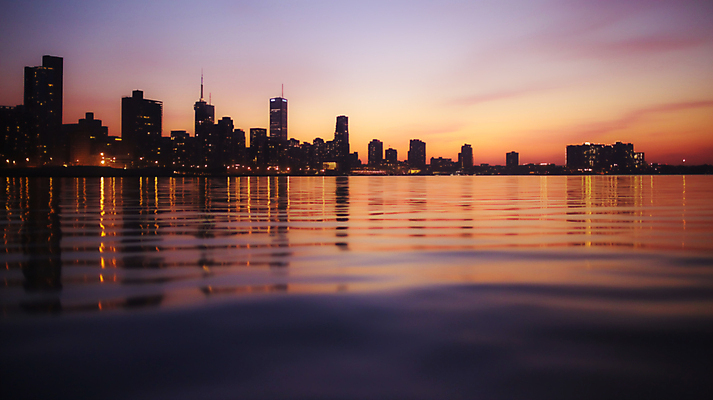 JPG 편집이미지 물결 하늘 빌딩 사람없음 강 반사 일몰 수면 빌딩숲 편집실사 AI포토 AI콘텐츠 건물 물 노을 CG 파일형식