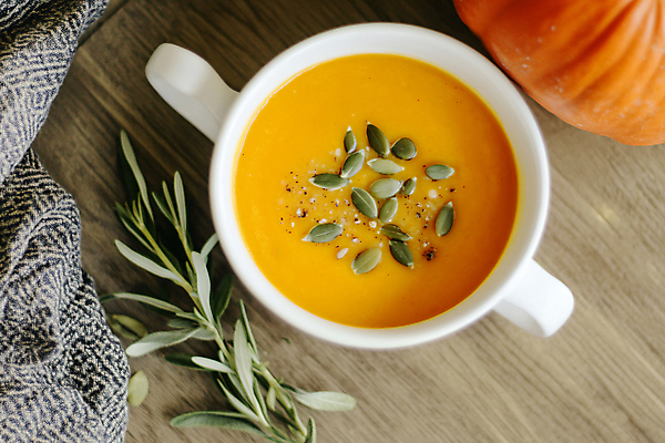 JPG 편집이미지 그릇 호박 건강 사람없음 주황색 달콤 천 허브 보양식 호박씨 호박죽 편집실사 AI포토 AI콘텐츠 식물 식기 음식 컬러 채소 씨앗 직물 맛 CG 죽 몸보신 파일형식