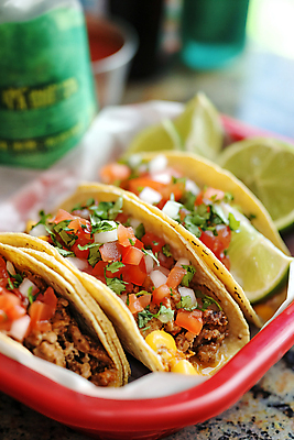 JPG 편집이미지 그릇 음료 멕시코 육류 요리 사람없음 남아메리카 향신료 퓨전 라임 타코 남미음식 편집실사 AI포토 AI콘텐츠 식기 북아메리카 과일 식재료 서양음식 아메리카 CG 향미료 파일형식