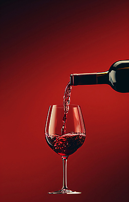 JPG 편집이미지 와인잔 사람없음 빨간색 붓기 레드와인 숙성 편집실사 AI포토 AI콘텐츠 컬러 술잔 모션 와인 CG 파일형식