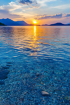 JPG 편집이미지 섬 자연 풍경 사람없음 태양 일출 새벽 디지털합성 다도해 편집실사 AI포토 AI콘텐츠 자연요소 바다 노을 CG 생태계 파일형식