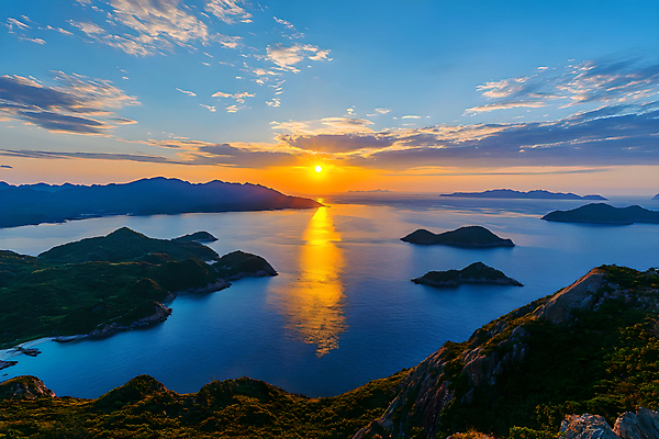 JPG 편집이미지 섬 자연 풍경 사람없음 태양 일출 새벽 디지털합성 다도해 편집실사 AI포토 AI콘텐츠 자연요소 바다 노을 CG 생태계 파일형식