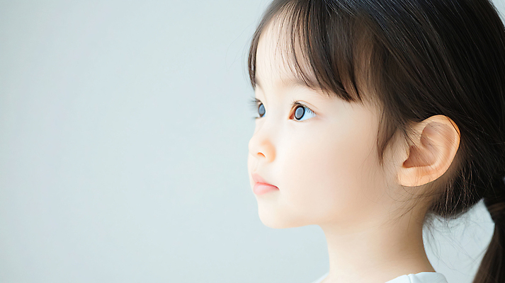 JPG 편집이미지 응시 여자 교육 어린이 한명 소녀 옆모습 디지털합성 의료성형뷰티 소녀한명만 사고력 편집실사 AI인물포토 AI콘텐츠 1 시선 뷰포인트 사람 CG 여자한명만 소녀만 파일형식 AI포토