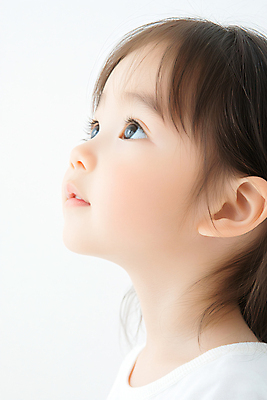 JPG 편집이미지 응시 여자 교육 어린이 한명 소녀 상반신 옆모습 디지털합성 의료성형뷰티 소녀한명만 사고력 편집실사 AI인물포토 AI콘텐츠 1 시선 뷰포인트 사람 CG 여자한명만 소녀만 파일형식 AI포토