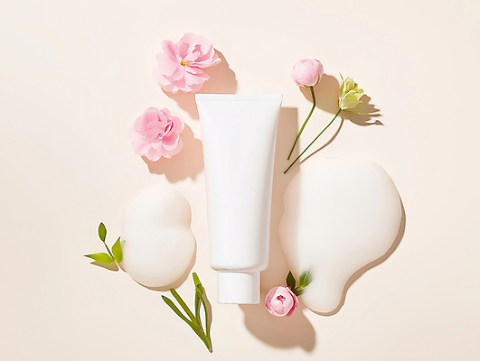 JPG 편집이미지 꽃 사람없음 화장품 거품 세수 클렌징 베이지색 목업 편집실사 AI포토 AI콘텐츠 식물 컬러 뷰티 청결 CG 파일형식