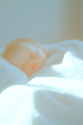 JPG 편집이미지 얼굴 한명 컬러풀 햇빛 평화 눈감음 꿈 이불 아기 포근함 숙면 의료성형뷰티 편집실사 AI인물포토 AI콘텐츠 1 컬러 컨셉 침구 모션 사람 신체부위 태양 잠 감각 CG 파일형식 AI포토