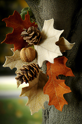 JPG 편집이미지 낙엽 사람없음 장식 가을 공예 디지털합성 오브젝트 오브제 펠트 편집실사 AI포토 AI콘텐츠 계절 잎 취미 CG 파일형식 천_직물