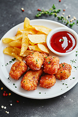 JPG 편집이미지 접시 파슬리 사람없음 치킨 케첩 디지털합성 치킨너겟 편집실사 AI포토 AI콘텐츠 식기 음식 채소 소스_음식 CG 닭고기요리 파일형식