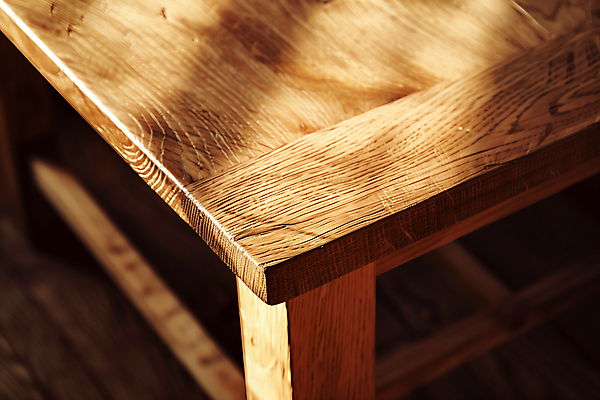 JPG 편집이미지 그림자 사람없음 햇빛 공간 감성 나무탁자 편집실사 AI포토 AI콘텐츠 컨셉 탁자 태양 CG 파일형식